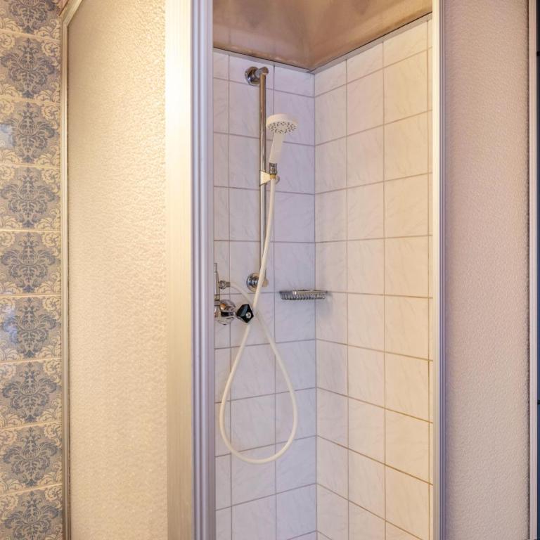 Pension Heidelberg - Vierbettzimmer mit Dusche - 12