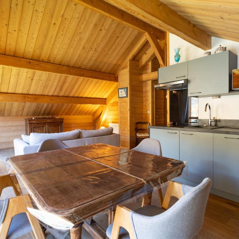 Chalet Le Chastel - Two-Bedroom Deluxe Apartment with Garden View - 9
