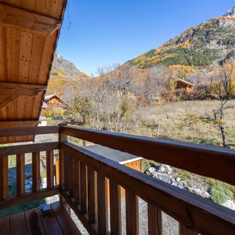 Chalet Le Chastel - Two-Bedroom Deluxe Apartment with Garden View - 3