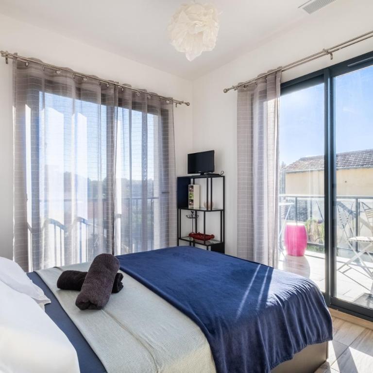 T3 Cros De Cagnes Bord De plage - Two-Bedroom Deluxe Apartment with Garden View - 13