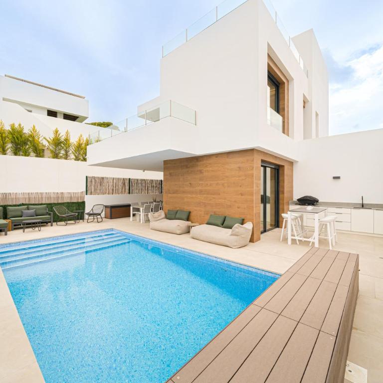 Trito Spaniahome family friendly - Vacation Home - 1