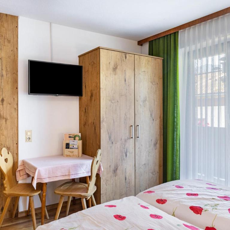 Pension Heidelberg - Dreibettzimmer mit Dusche - 7
