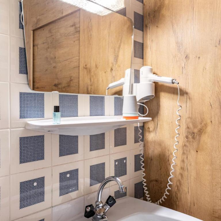 Pension Heidelberg - Dreibettzimmer mit Dusche - 10