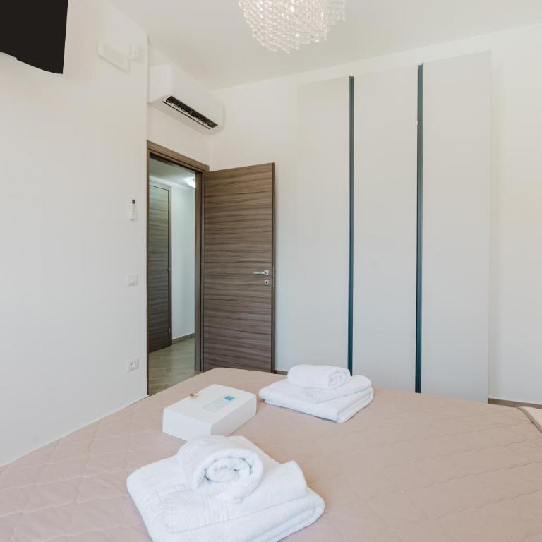 Villa Tramonti - Appartamento Deluxe con 2 Camere da Letto e Vista Giardino - 10