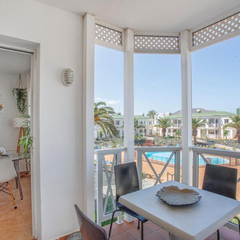 Popcorn Beach House - One-Bedroom Apartment with Garden View - 2