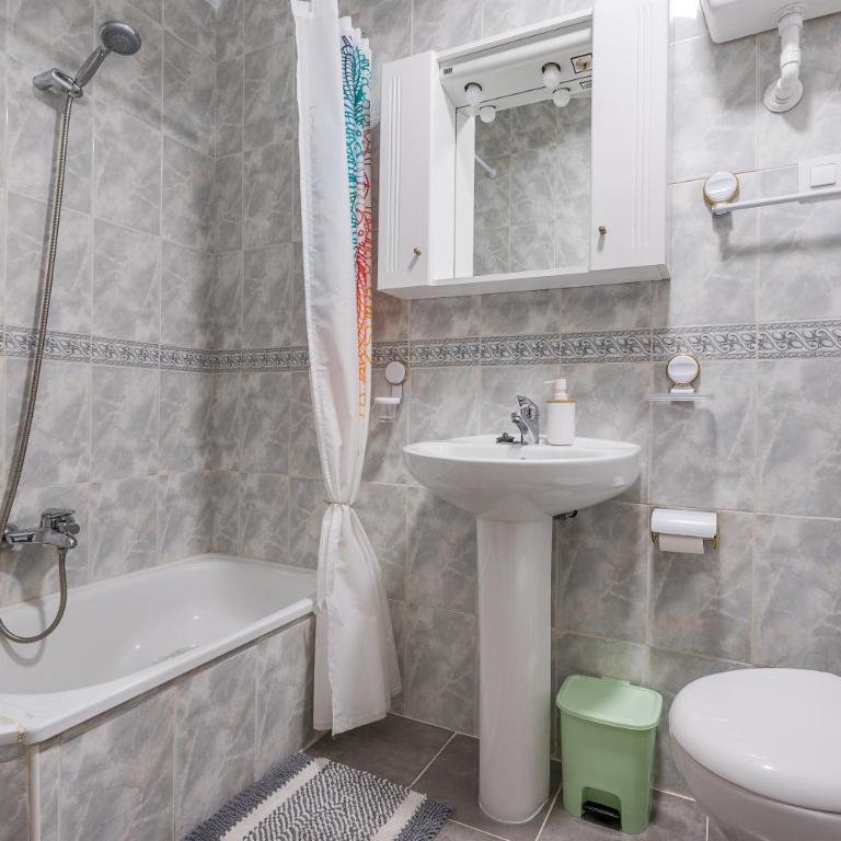 Alicia's House - Superior One-Bedroom Apartment - 11