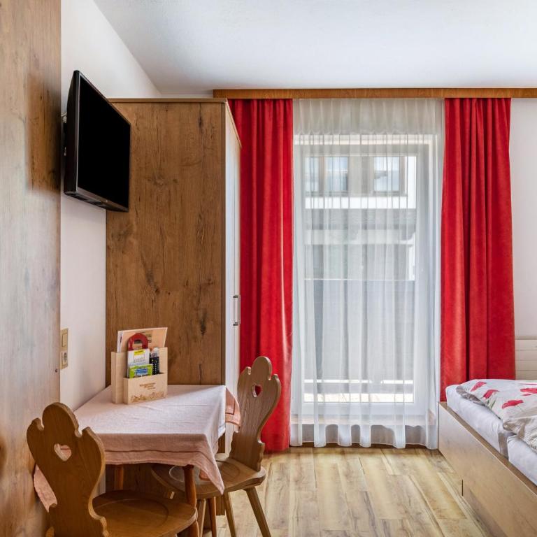 Pension Heidelberg - Dreibettzimmer mit Dusche - 3