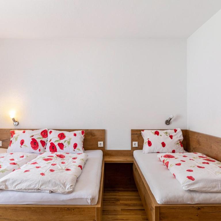 Pension Heidelberg - Dreibettzimmer mit Dusche - 4