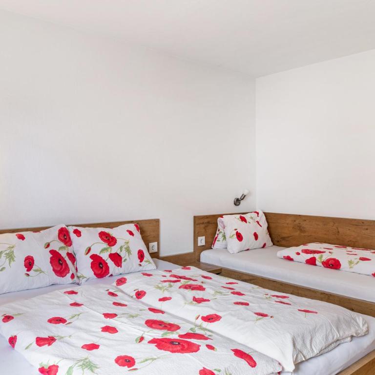 Pension Heidelberg - Dreibettzimmer mit Dusche - 6