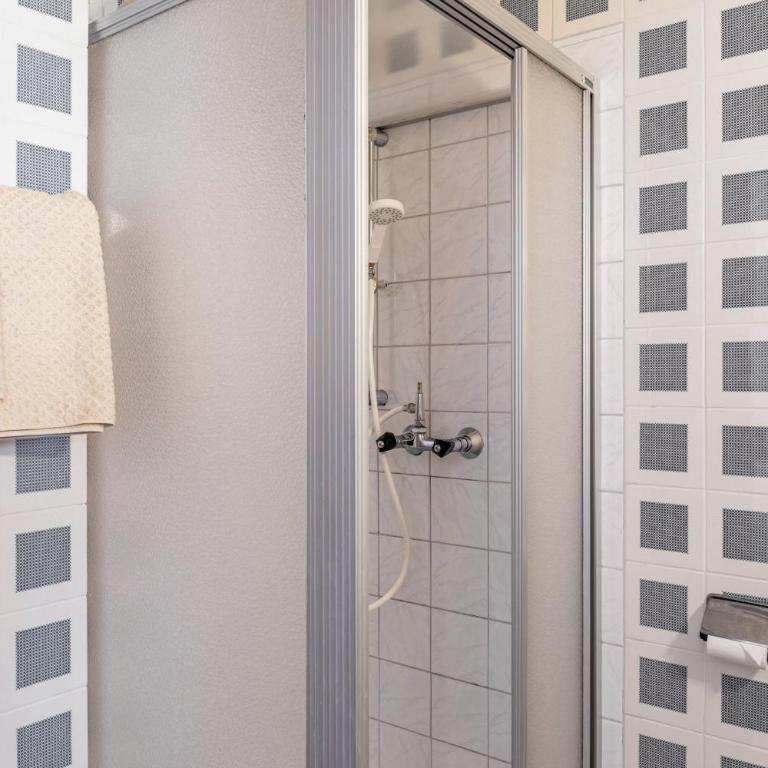 Pension Heidelberg - Dreibettzimmer mit Dusche - 11