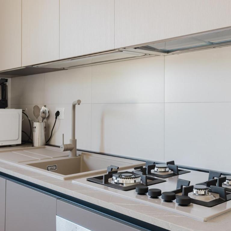 Villa Tramonti - Appartamento Deluxe con 2 Camere da Letto e Vista Giardino - 15