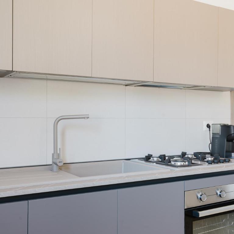 Villa Tramonti - Appartamento Deluxe con 2 Camere da Letto e Vista Giardino - 17