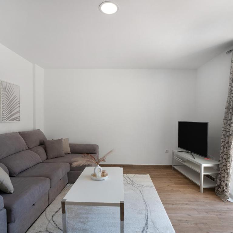 Beach Holidays - Two-Bedroom Deluxe Apartment with Garden View - 2