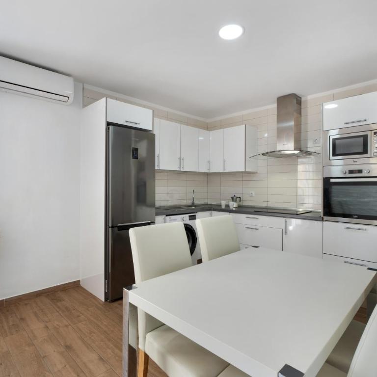 Beach Holidays - Two-Bedroom Deluxe Apartment with Garden View - 8