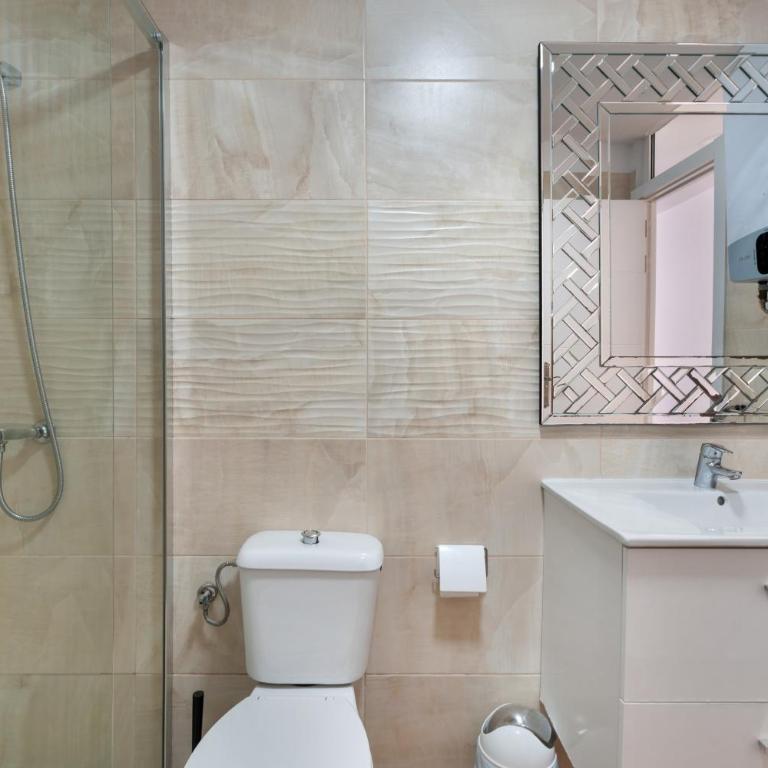 Beach Holidays - Two-Bedroom Deluxe Apartment with Garden View - 20