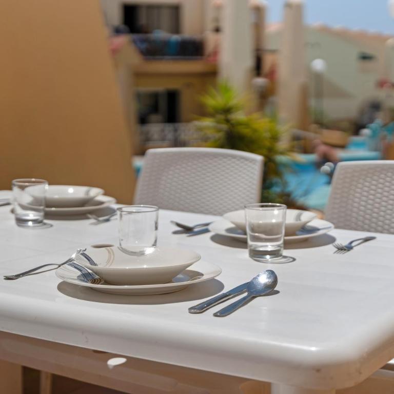 Beach Holidays - Two-Bedroom Deluxe Apartment with Garden View - 23