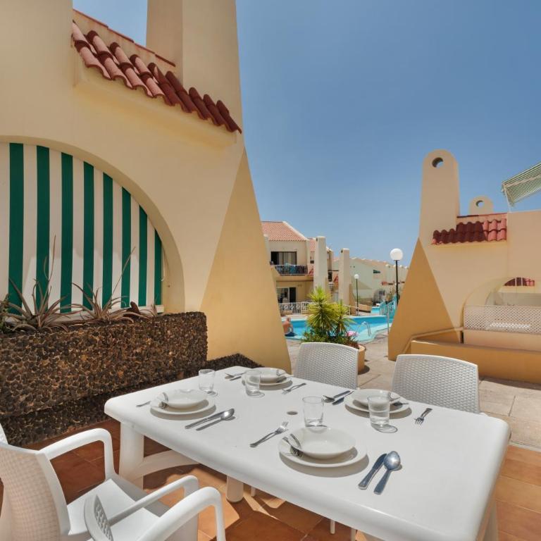 Beach Holidays - Two-Bedroom Deluxe Apartment with Garden View - 1