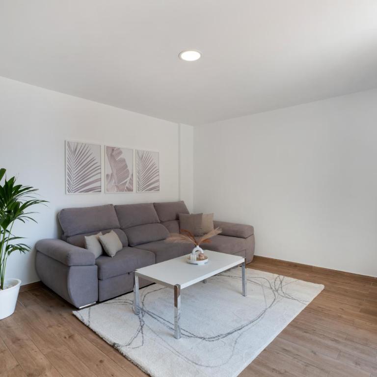 Beach Holidays - Two-Bedroom Deluxe Apartment with Garden View - 21