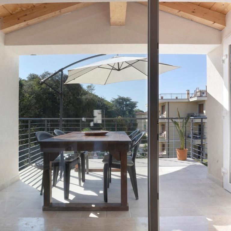 La terrazza di Elisabetta - Appartamento Deluxe con 2 Camere da Letto e Vista Giardino - 26