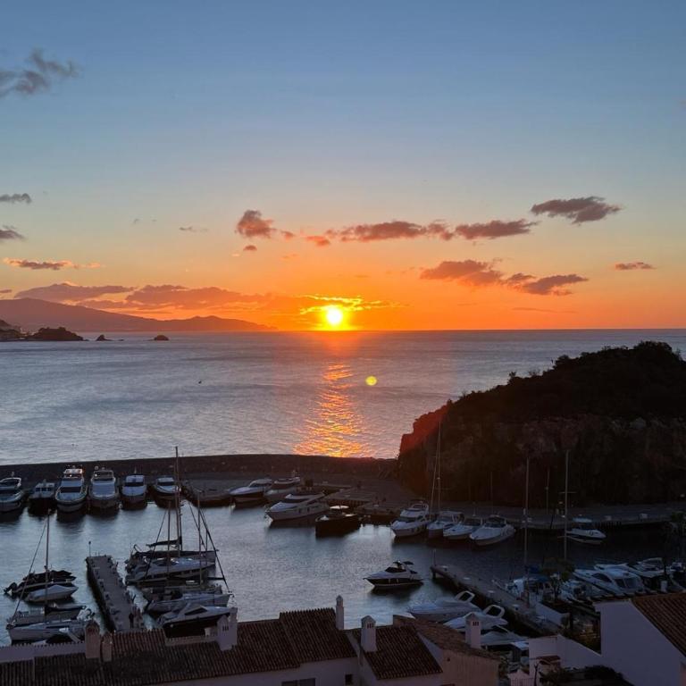 Icon Marina B - Two-Bedroom Deluxe Apartment with Ocean View - 40