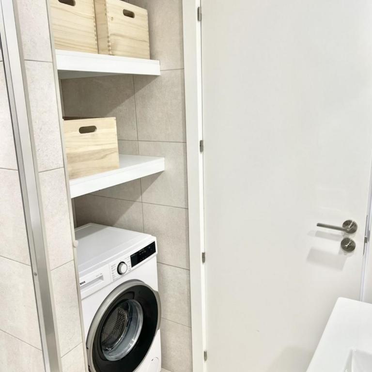Icon Marina B - Two-Bedroom Deluxe Apartment with Ocean View - 10