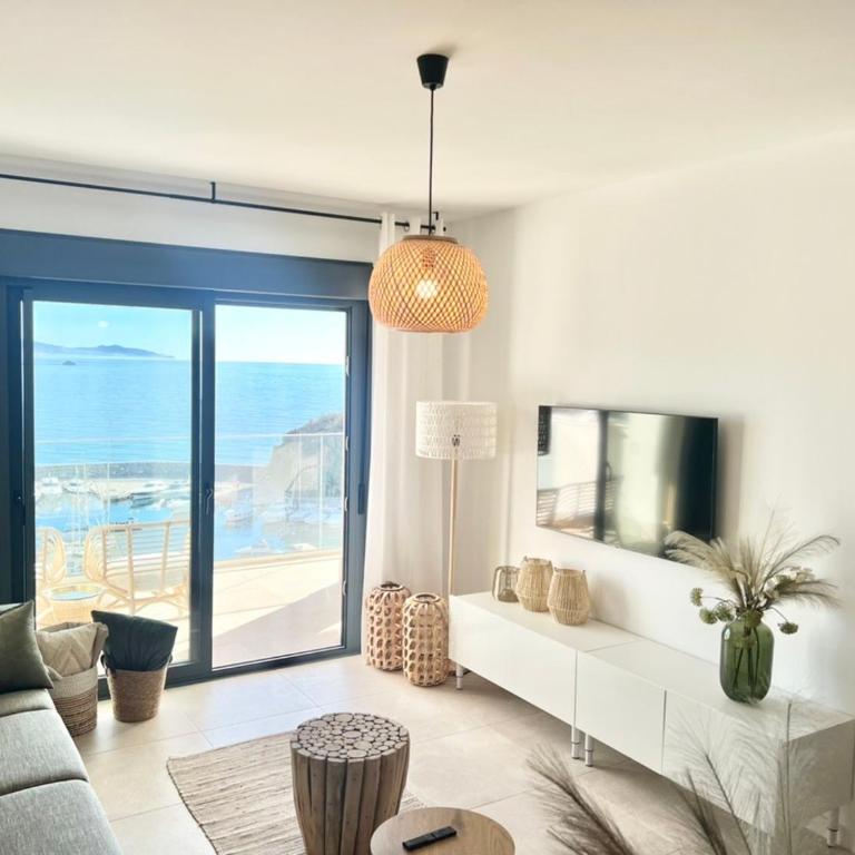 Icon Marina B - Two-Bedroom Deluxe Apartment with Ocean View - 12