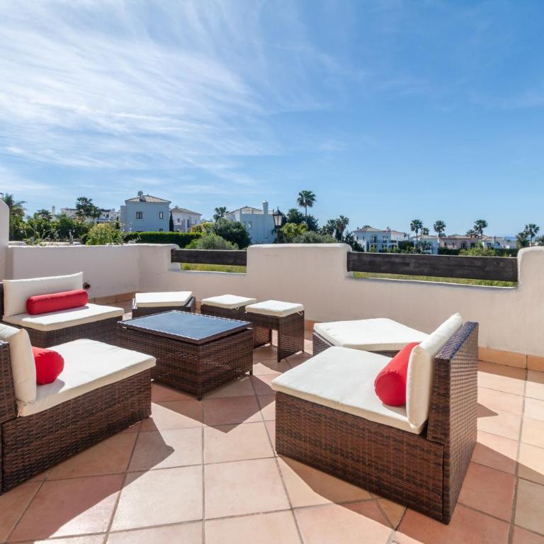 Sunset Golf, sea view and pool - Two-Bedroom Deluxe Apartment with Ocean View - 3
