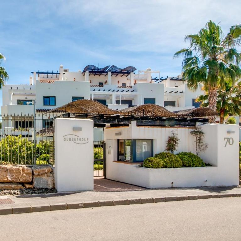 Sunset Golf, sea view and pool - Two-Bedroom Deluxe Apartment with Ocean View - 32