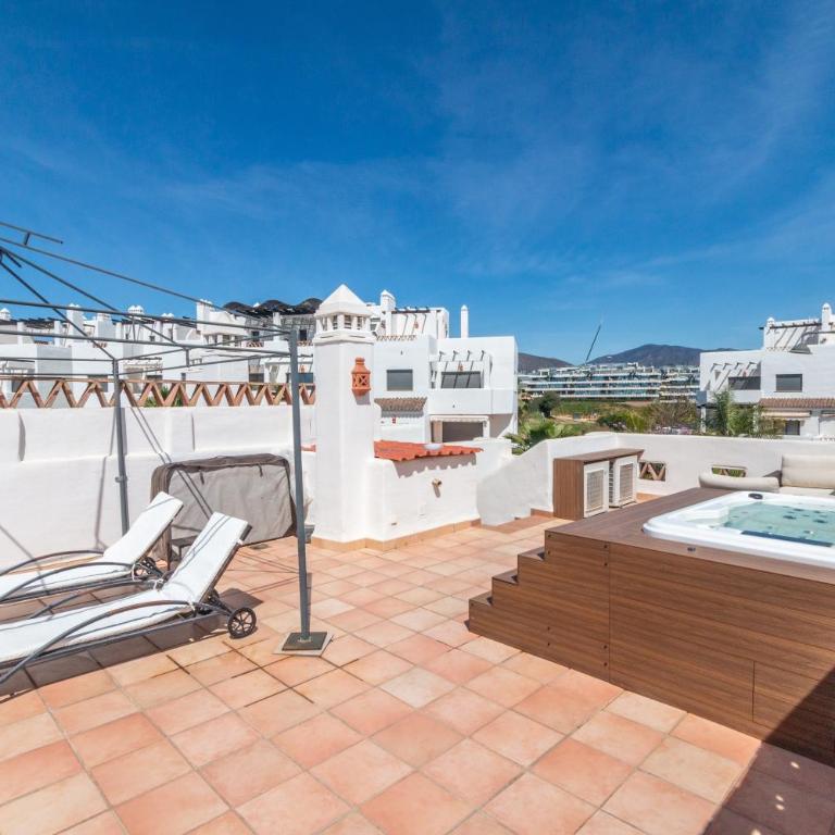 Sunset Golf, sea view and pool - Two-Bedroom Deluxe Apartment with Ocean View - 27