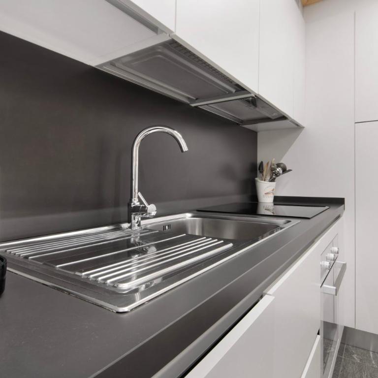 A casa di Anna - Appartamento Deluxe con 2 Camere da Letto e Vista Giardino - 8