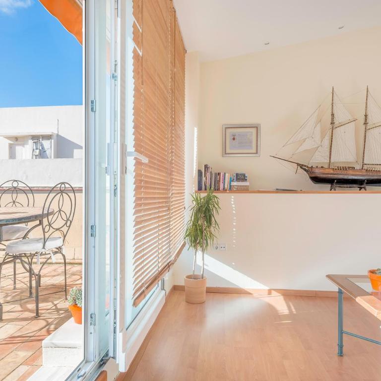 Ático en el centro con terraza - Apartamento Superior de 1 dormitorio con balcón - 2
