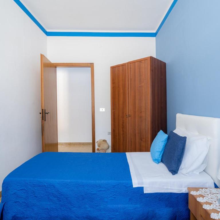 Villa le tre Commari - Blu - Appartamento Deluxe con 2 Camere da Letto e Vista Giardino - 14
