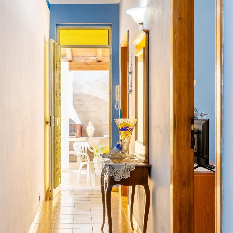 Villa le tre Commari - Blu - Appartamento Deluxe con 2 Camere da Letto e Vista Giardino - 19