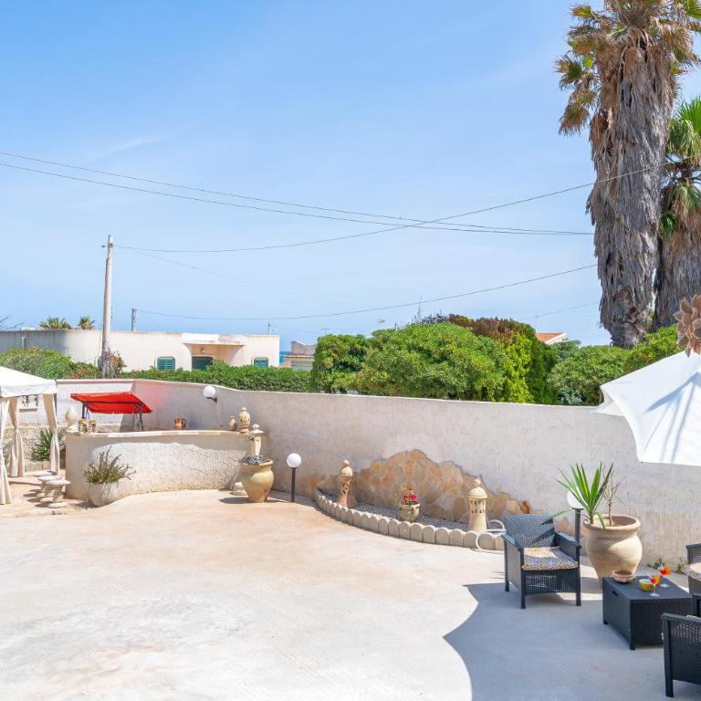 Villa le tre Commari - Blu - Appartamento Deluxe con 2 Camere da Letto e Vista Giardino - 24