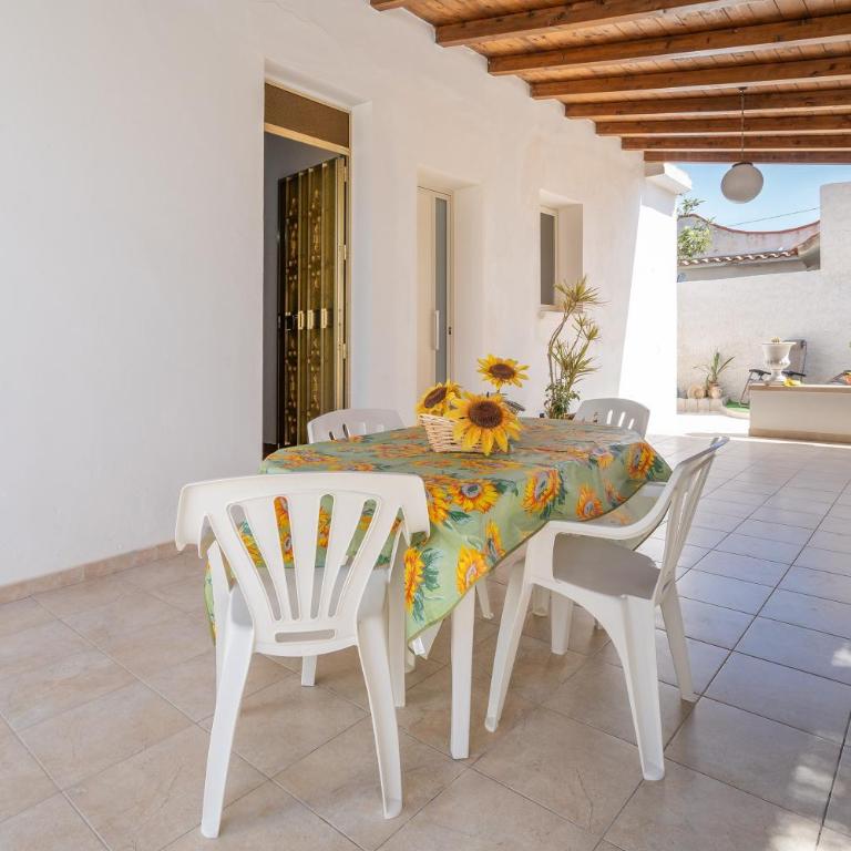 Villa le tre Commari - Blu - Appartamento Deluxe con 2 Camere da Letto e Vista Giardino - 4