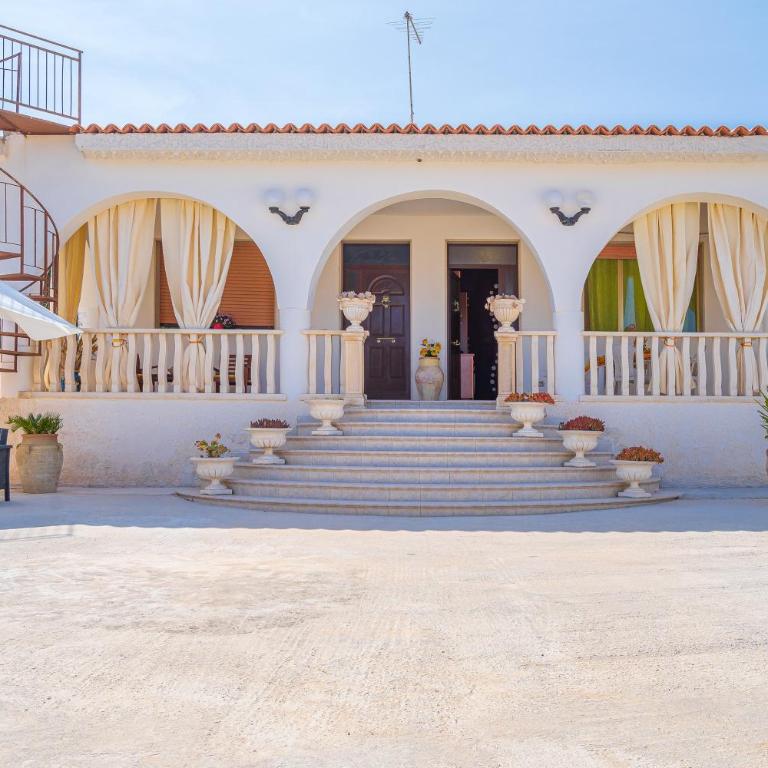 Villa le tre Commari - Blu - Appartamento Deluxe con 2 Camere da Letto e Vista Giardino - 2