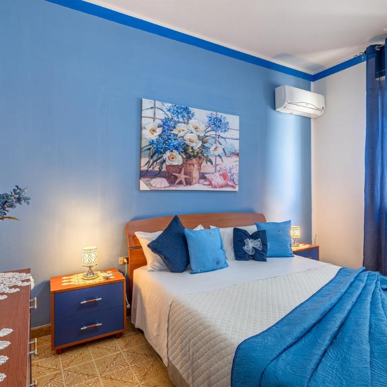 Villa le tre Commari - Blu - Appartamento Deluxe con 2 Camere da Letto e Vista Giardino - 8