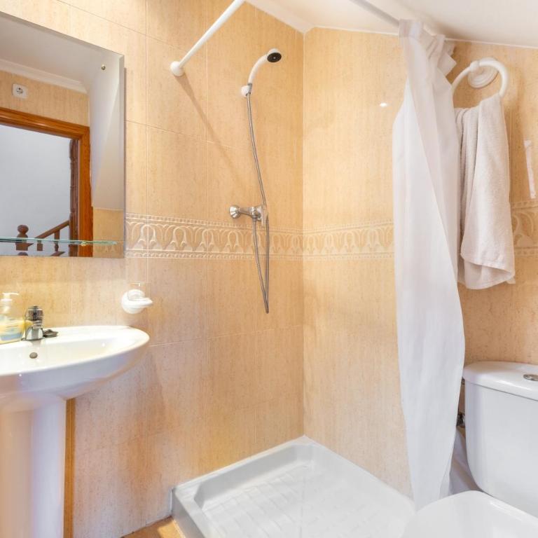 Casa en la playa con piscina Teresa - Two-Bedroom House - 13