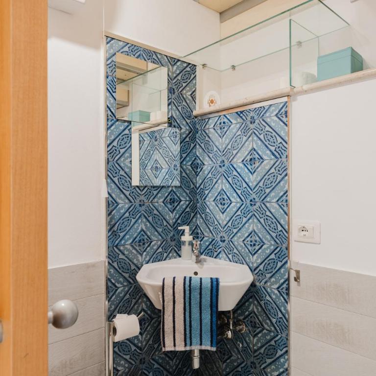 Casa Velella - Apartment with Shower - 17
