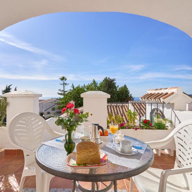 Casa con bellas vistas sobre la bahía de Nerja - Apartamento Deluxe de 2 dormitorios con vistas al mar - 1