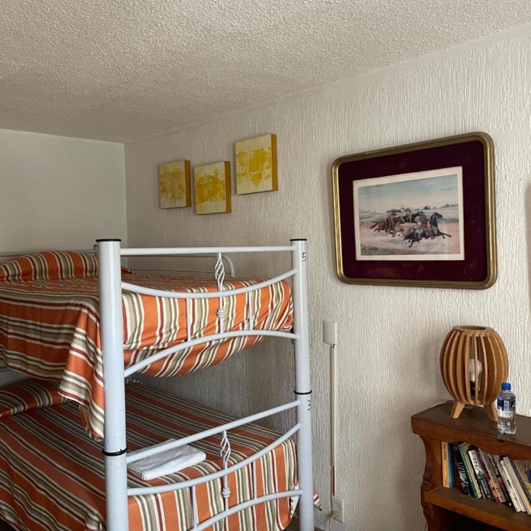 Anys Hostal - Bed in 6-Bed Female Dormitory Room - 2