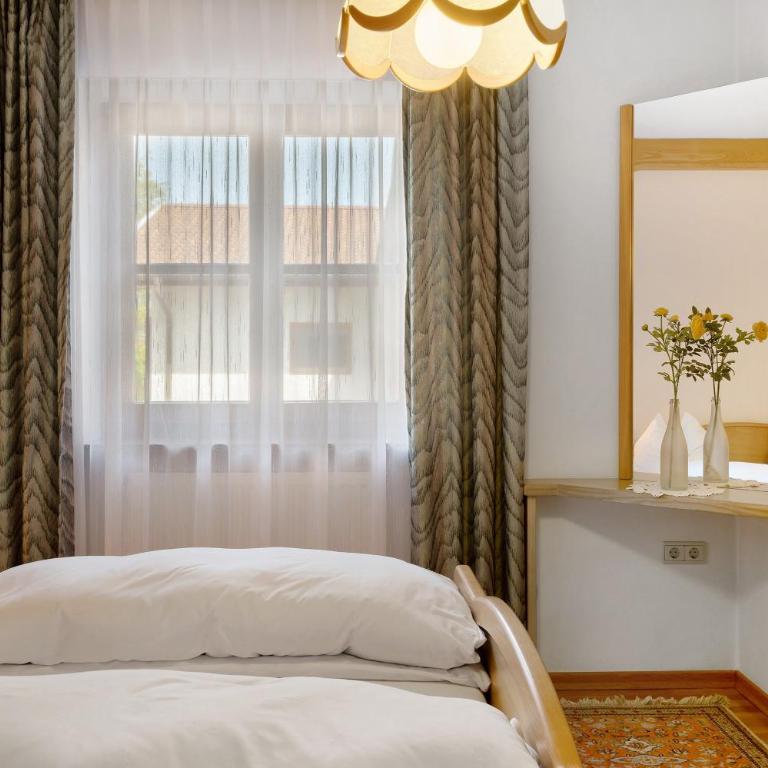 Mayr Apartments Zwei - Two-Bedroom Deluxe Apartment with Garden View - 14