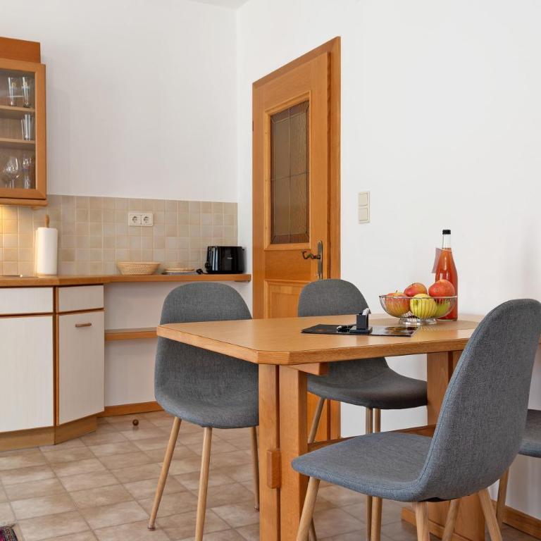 Mayr Apartments Zwei - Two-Bedroom Deluxe Apartment with Garden View - 9