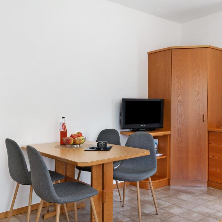 Mayr Apartments Zwei - Two-Bedroom Deluxe Apartment with Garden View - 8
