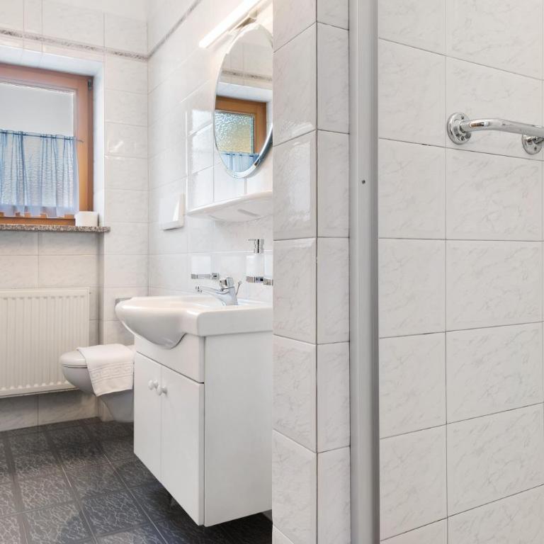 Mayr Apartments Zwei - Two-Bedroom Deluxe Apartment with Garden View - 19