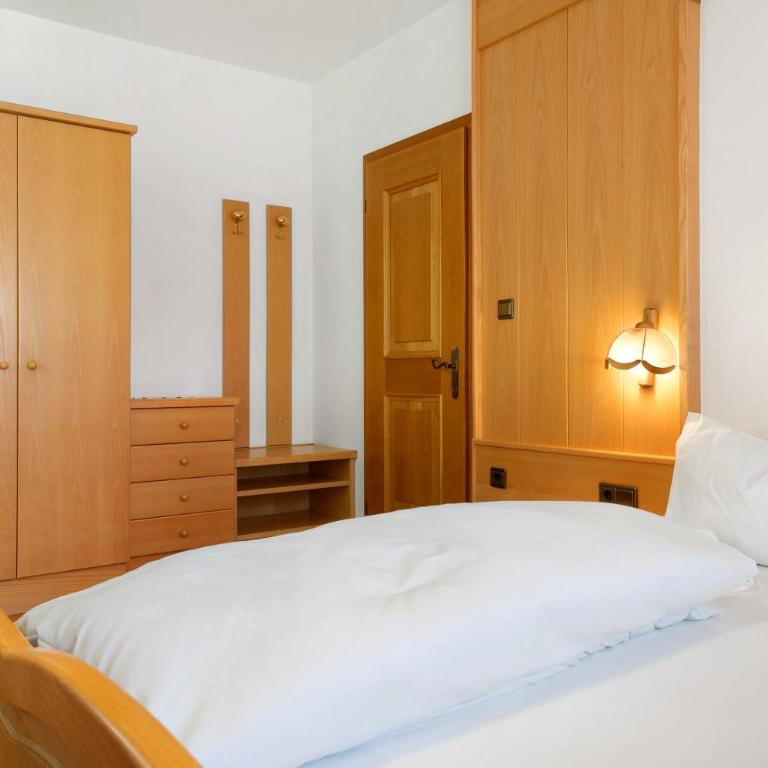 Mayr Apartments Zwei - Two-Bedroom Deluxe Apartment with Garden View - 15
