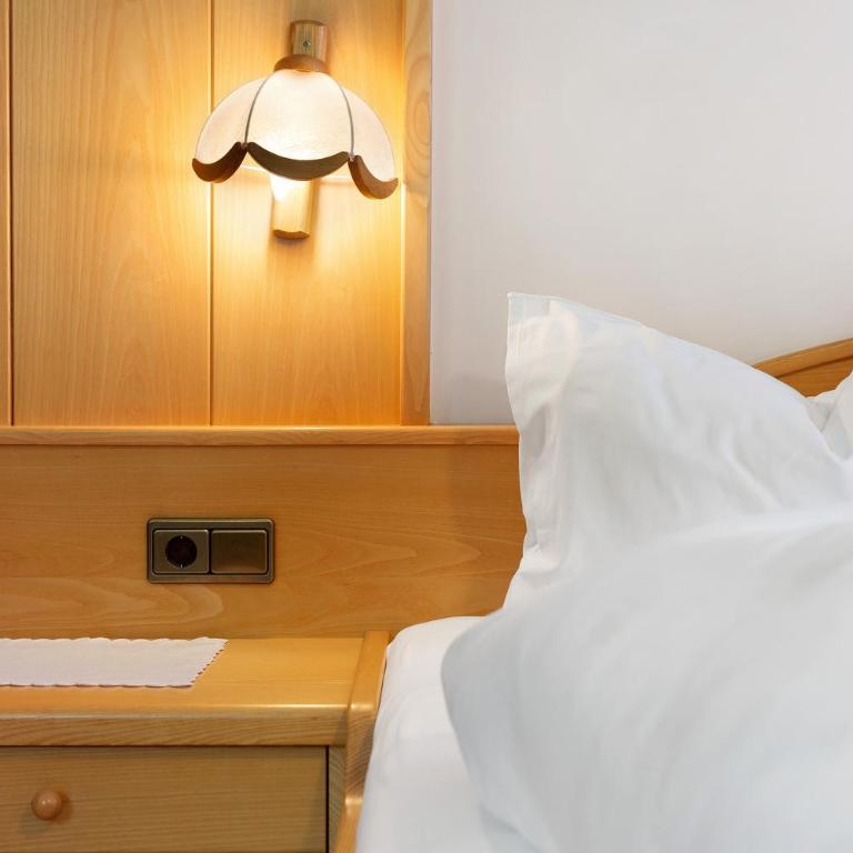 Mayr Apartments Zwei - Two-Bedroom Deluxe Apartment with Garden View - 13