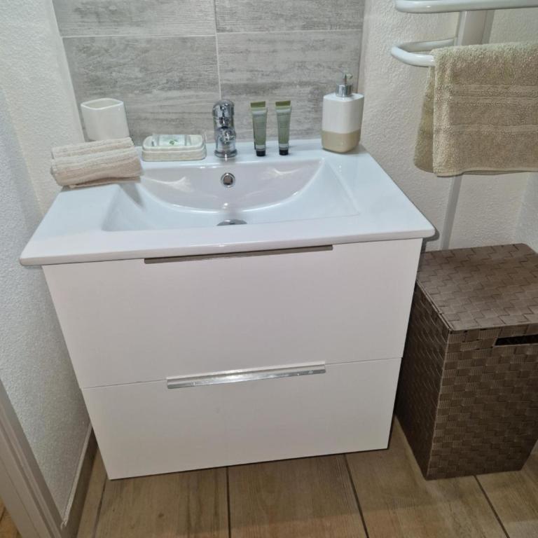 Sanary Sur Mer, Soleil Et Douceur I - Studio mit Terrasse - 21