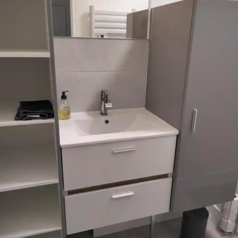 Chez Gaston - Two-Bedroom Deluxe Apartment with Garden View - 13