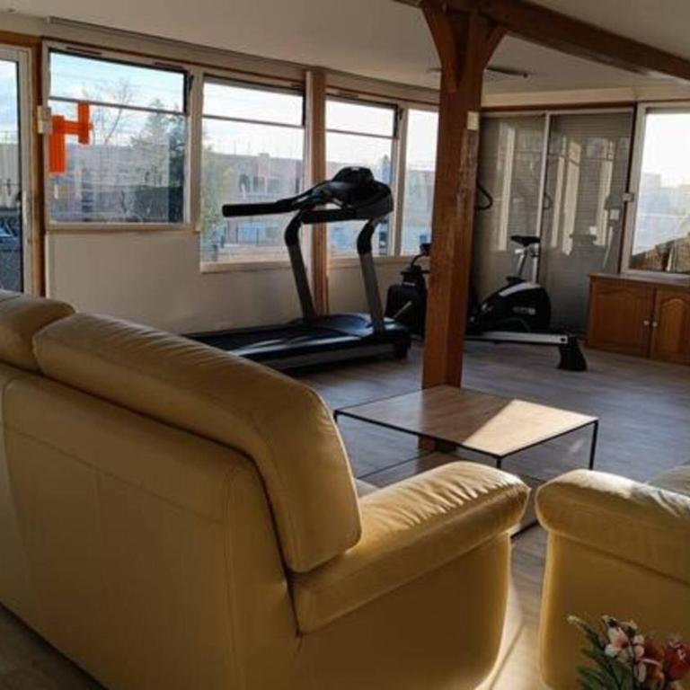 Chez Gaston - Two-Bedroom Deluxe Apartment with Garden View - 21